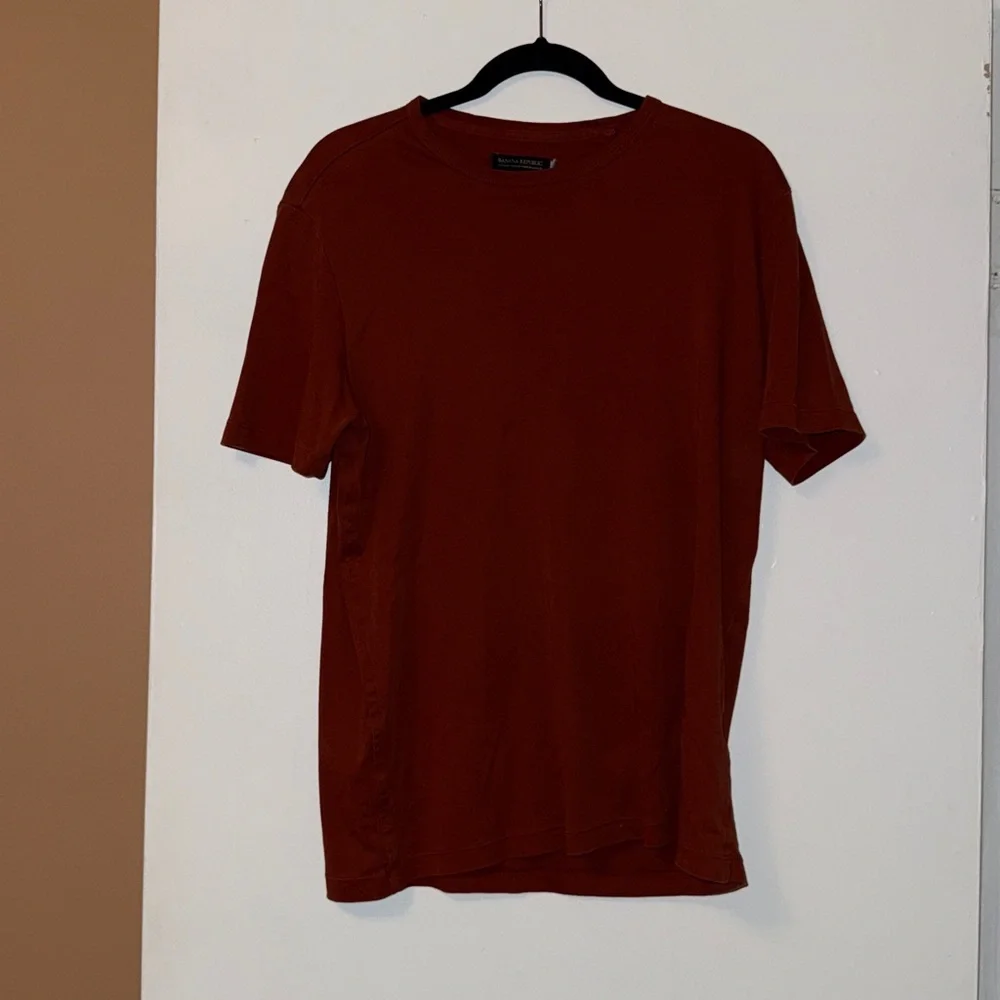 Banana Republic Men's Short Sleeve Tee in Rust